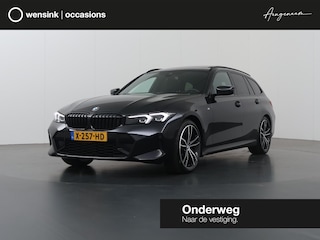 BMW 3-serie Touring 320i | M-Pakket | Panoramadak | Trekhaak Ele.wegklapbaar | Apple CarPlay/Android Auto | Curved Display | Stuur/Stoelverwarming | Interieur Verlichting | Sportstoelen | Camera | DAB | Ele. kofferdeksel |