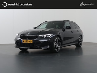 BMW 3-serie Touring 320i | M-Pakket | Panoramadak | Trekhaak Ele.wegklapbaar | Apple CarPlay/Android Auto | Curved Display | Stuur/Stoelverwarming | Interieur Verlichting | Sportstoelen | Camera | DAB | Ele. kofferdeksel |