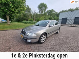 Skoda Octavia 1.6 Ambiente AIRCO PARKEERSENSOR TREKHAAK ELEKTRISCHERAMEN