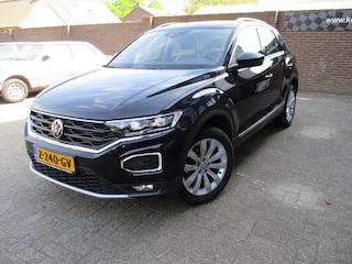 Volkswagen T-Roc 1.5 TSI 150pk 7-DSG Sport Virtual/Navi/ACC/Stoelver/Climate/Stuurwielver/Trekhaak