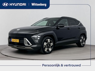 Hyundai Kona 1.6 GDI HEV PREMIUM SKY | NAVI | OPEN DAK | LEDER | 360 CAMERA | CLIMA | CRUISE ADAPT. | STOEL- & STUURVERWARMING + COOLING | APPLE CAR PLAY & ANDROID AUTO | 18'' LM VELGEN | FABRIEKSGARANTIE GELDIG T/M 2-2030! |
