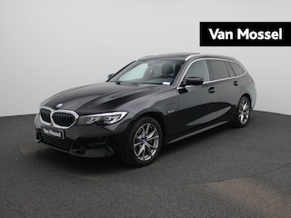 BMW 3-serie Touring 320e (150 kW) | Automaat | LMV | Navigatie | Schuifdak | Stoel verwarming | Virtual cockpit | Leder | Parkeer sensoren | Elec. achterklep | Virtual cockpit | Camera | Climate control | Cruise control | DAB |