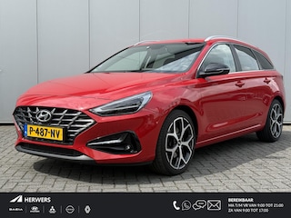 Hyundai i30 Wagon 1.5 T-GDi MHEV Premium / 18" N velgen / Trekhaak afneembaar 1410 kg / Vol leder / Stoelverwarming en verkoeling  / Stuurwiel verwarming / Navigatie / Full LED / Elektrische stoelverstelling / Achteruitrijcamera /