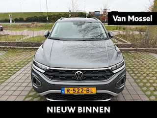 Volkswagen T-Roc 1.5 TSI Life Business 150 PK| Parkeersensoren | Apple Carplay | Android Auto | Stoelverwarming | Climatronic | Trekhaak | Park Assist