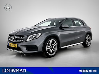 Mercedes-Benz GLA 180 AMG White Art Edition | Keyless Go | Car Play | LED | Navigatie | Parkeerpakket met Camera | Stoelverwarming | Inclusief 12 Maanden Garantie.