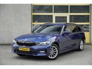 BMW 3-serie Touring 318i Automaat! Business Edition Plus BJ2022 Lmv 17" | Led V+A | Pdc | Elek. achterklep | App-Connect | Navi | Virtual cockpit | Climate control | Cruise control | Lederen bekleding | Sportstoelen | Verwarmde voorstoelen | Getint glas