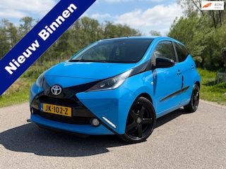 Toyota Aygo 1.0 VVT-i x-cite Automaat / Camera / Navi / Airco / 16" Velgen / USB-AUX-12V / Origineel NL / Goed onderhouden! /