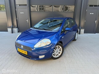 Fiat Punto Grande 1.4-16V Emotion Airco Cruise NAP Distr VV