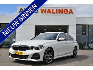 BMW 318i M Sport Pakket | Sfeer | Camera | Carplay | Led | Live Cockpit Pro | Leer | NL Auto! Stoelverw. | Shadow-line |