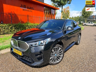 BMW iX2 EDrive20 M- sport, trekhaak, H&K, driving assistant plus