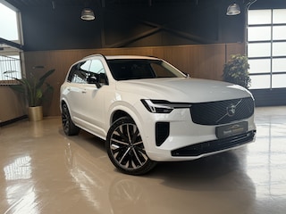 Volvo XC90 2.0 T8 Plug-in hybrid AWD Ultra Dark MY 26, Panoramadak, Elec. Trekhaak, Head up display, Luchtvering, Bowers & Wilkens, Stoelverwarming en stuurwielverwarming met massagestoelen