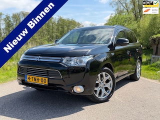 Mitsubishi Outlander 2.0 PHEV Instyle+ AWD Automaat | Schuif-/Kanteldak | Leder | 18" Velgen | Camera | Navi | Trekhaak | Cilma |