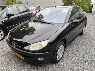 Peugeot 206 1.4 XT AIRCO AUTOMAAT