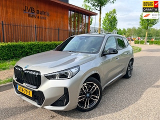 BMW iX1 XDrive30, M-Sport, panorama, trekhaak, memory, HUD, driving assistant plus