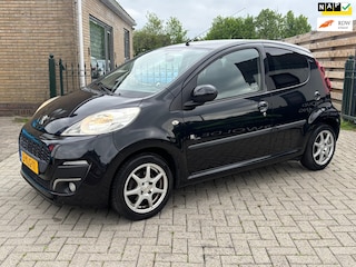 Peugeot 107 1.0 Black & Silver | 5drs | onderhoud historie aanwezig | airco | bluetooth | half leder |