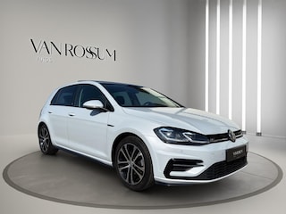 Volkswagen Golf 1.5 TSI Highline Business R Pano | Stoel/Stuur verwarming | Led | Massage  | 17"| Digitaal Display |  Parksensor |