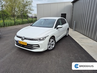 Volkswagen Golf 1.5 eHybrid Style Edition 204PK DSG/AUTO | Achteruitrijcamera | Apple carplay Android auto | Cruise control adaptief | Navigatie | Parkeersensoren voor/achter | Stoel/Stuur verwarming | Verlichte gril/strip | 18"LMV