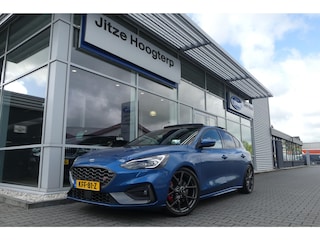 Ford Focus 2.3 EcoBoost ST-3 PERFORMANCE PACK, PANO, HUD, WINTER PACK, ADAPT. CRUISE, CLIMA, NAVI, APPLE CARPLAY/ANDROID AUTO, KEYLESS, B&O, ELEKT. STOELEN, ADAPT. DEMPING SYSTEEM, 96.530KM