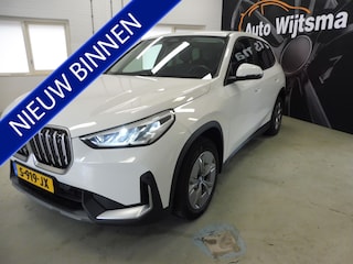 BMW iX1 xDrive30 Launch Edition 67 kWh SOH 93.9% Camera | LED | LMV 17" | Keyless | NL auto | 1e eig.
