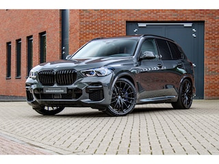 BMW X5 XDrive45e High Executive | 8.200KM! | Dravitgrijs | 4-wiel best. | Harman Kardon | HUD | Pano | Surround view | Stuurverw.