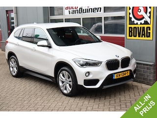 BMW X1 sDrive20i Centennial High Executive O.a: Haak, PDC, Leder, Stoelverw, HUD, Clima, Navi, Etc. All-in prijs!