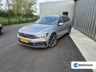 Volkswagen Passat Variant 1.4 TSI PHEV GTE Business | Trekhaak uitklapbaar | Achteruitrijcamera | Cruise control adaptief | Stoelverwarming | DAB | LED |  Navigatie |  Achterklep electrisch | 18"LMV