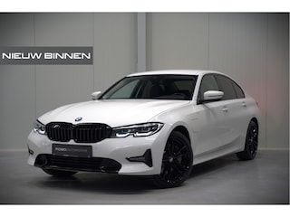 BMW 330e eDrive Edition | Stoelverwarming | Navigatie | Apple Carplay | Parkeersensoren | Keyless | Cruise Control | LED | Leer | Trekhaak | Climate Control |