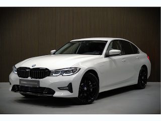BMW 330e eDrive Edition | Stoelverwarming | Navigatie | Apple Carplay | Parkeersensoren | Keyless | Cruise Control | LED | Leer | Trekhaak | Climate Control |