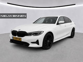 BMW 330e eDrive Edition | Stoelverwarming | Navigatie | Apple Carplay | Parkeersensoren | Keyless | Cruise Control | LED | Leer | Trekhaak | Climate Control |