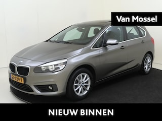 BMW 2-serie Tourer 218i Essential | Business-pakket | achteropkomend verkeer waarschuwing | airco automatisch | Autonomous Emergency Braking | bots herkenning en activatie | cruise control | elektrisch glazen panorama-dak | navigatiesysteem full map + hard disk |