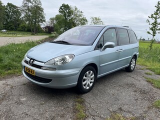 Peugeot 807 8 persoons