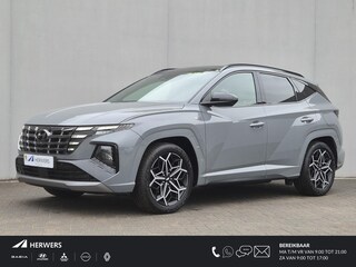 Hyundai Tucson 1.6 T-GDI 4wd N Line Sky 4WD / Dealer onderhouden / Fabrieksgarantie tot 03-2027 / Trekhaak afneembaar / Panorama schuifdak / Trekgewicht 1650 kg / Navigatie / Apple Carplay Android / Elektrische achterklep / Stuur- Stoel & Achterbank verwarming / Rondomzicht camera /