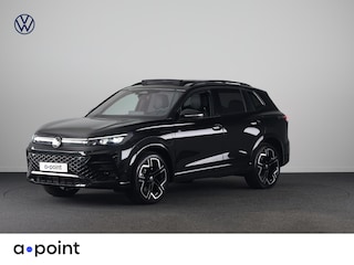 Volkswagen Tiguan 1.5 eHybrid R-Line Edition 272 pk Automaat (DSG) | Verlengde garantie | Navigatie | Panoramadak | Trekhaak (wegklapbaar) | Parkeersensoren (Park assist) | Rondomzicht camera | Lederen bekleding | R-Line |