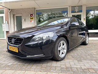 Volvo V40 1.6 D2 Kinetic lichte zijschade Navigatie/Clima/Trekhaak/Radio CD/MP3/Led achterlichten/Hill Hold/Start stop
