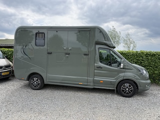 Ford Transit | Horsetruck | KRISMAR | STALLION 3XL | 2024 | HENGST | 39.400KM | AUTOMAAT | 3-SEAT | L3 | SUPERDELUXE | BELGISCH KENTEKEN