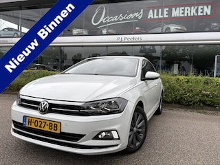 Volkswagen Polo 1.0 TSI Highline Airco - Apple carplay - Navigatie - Parkeersensoren - Parkeer assistent - Cruise control - Licht metalen velgen 16 inch - Lederen versnellingspook - Bluetooth - Led verlichting - Radio - Start/stop systeem - Stuur leder - Stuur multifunctioneel - Elektrische ramen