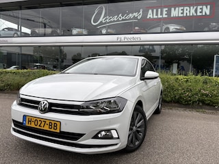 Volkswagen Polo 1.0 TSI Highline Airco - Apple carplay - Navigatie - Parkeersensoren - Parkeer assistent - Cruise control - Licht metalen velgen 16 inch - Lederen versnellingspook - Bluetooth - Led verlichting - Radio - Start/stop systeem - Stuur leder - Stuur multifunctioneel - Elektrische ramen