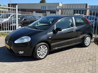 Fiat Punto Grande 1.4 Edizione Blue & Me! NIEUWE APK l AIRCO ECC l MTF-STUUR l LMV l GOED ONDERHOUDEN!