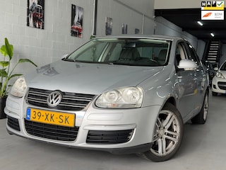 Volkswagen Jetta 1.6 Trendline/ AUTOMAAT/ nap/ 1jaar apk/ airco/ EL-ramen/ zeer nette auto.