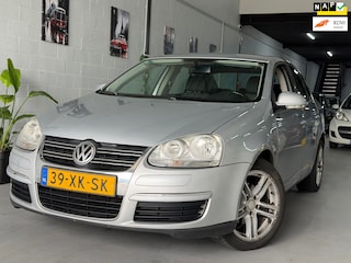 Volkswagen Jetta 1.6 Trendline/ AUTOMAAT/ nap/ 1jaar apk/ airco/ EL-ramen/ zeer nette auto.