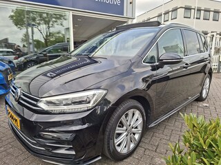 Volkswagen Touran 1.5 TSI Highline Business R 7p panoramadak / camera / trekhaak
