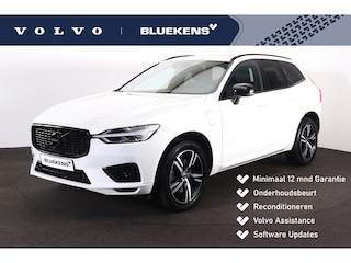 Volvo XC60 T8 Recharge AWD R-Design - Panorama/schuifdak - IntelliSafe Assist & Surround - Harman/Kardon audio - Adaptieve LED koplampen - Parkeercamera achter - Verwarmde voorstoelen, stuur & achterbank - Parkeersensoren voor & achter - Elektr. bedienb. voorstoelen met geheugen - Draadloze tel. lader - Standkachel - Extra getint glas - Semi elektr. inklapbare trekhaak - 19 inch LMV