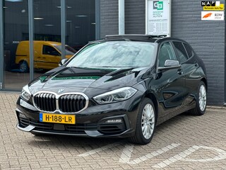 BMW 118i Executive Edition/PANO-DAK/NAVI/CARPLAY/LED/NL AUTO NAP!!