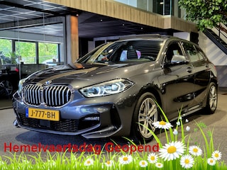 BMW 118i Executive Edition M-Sport | Panorama | Camera | NAP | Stoelverwarming | Sfeerverlichting