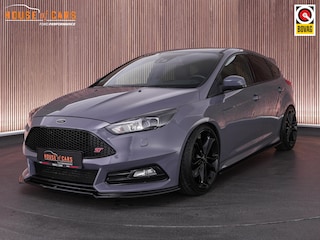 Ford Focus ST-3 2.0 290pk PERFORMANCE PACK |BullX|Maxton|KW schroefset|elek. stoelen|Apple Carplay|bi-xenon|winterpack|19" Performance wielen|