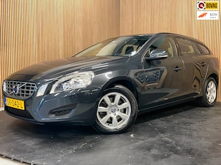 Volvo V60 2.0 D3|5-CILINDER|136 PK|NAVIGATIE|CRUISE CONTROL|BLUETOOTH|USB|AUX|AIRCONDITIONING|LMV|PDC-A|NETTE AUTO|