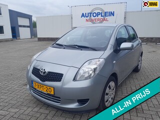 Toyota Yaris 1.3 VVT-i Sol een betrouwbare voordelige Yaris!