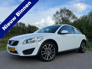 Volvo C30 1.6 D2 Advantage | 1e Eigenaar | slechts 119.754 km | 17" Velgen | Clima | Trekhaak | PDC | Cruise | 6 Versnellingen |