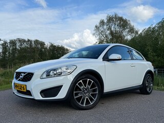 Volvo C30 1.6 D2 Advantage | 1e Eigenaar | slechts 119.754 km | 17" Velgen | Clima | Trekhaak | PDC | Cruise | 6 Versnellingen |