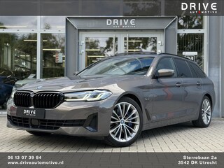 BMW 5-serie Touring 530e xDrive High Ex. Shadow|Pano|H/K|Nappa|Ventilatie|Massage|ACC|HUD|Laser|Alvitgrau